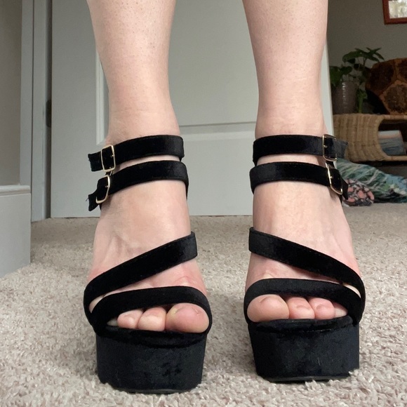 Bamboo Platform Heels - Picture 2 of 5